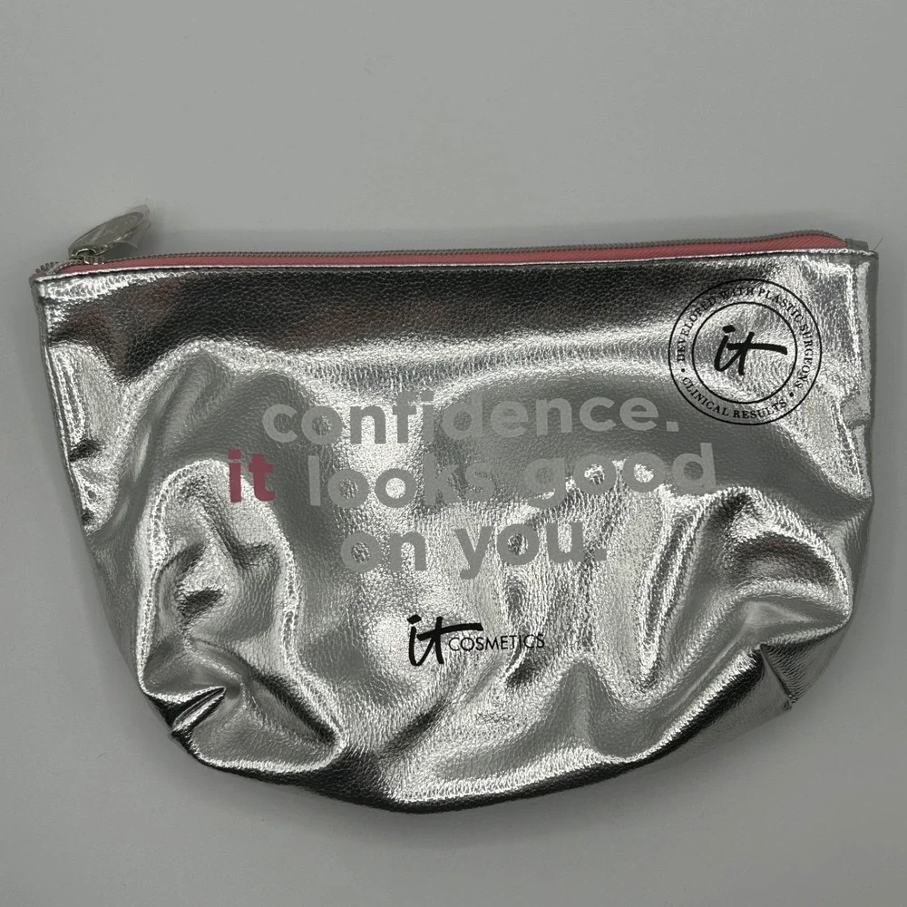 IT Cosmetics Makeup Bag Silver Confidence It Looks Good On You Zipper Pouch NWOT